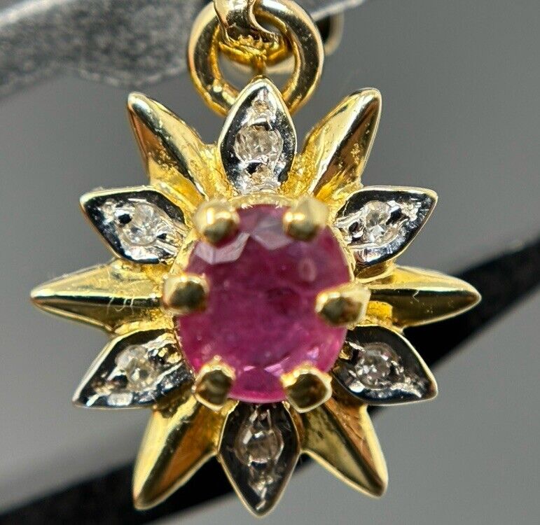 Gold Anhänger 14K/585 Gelbgold Rubin ca. 0,2ct mit Diamanten Stern/Blume No.135