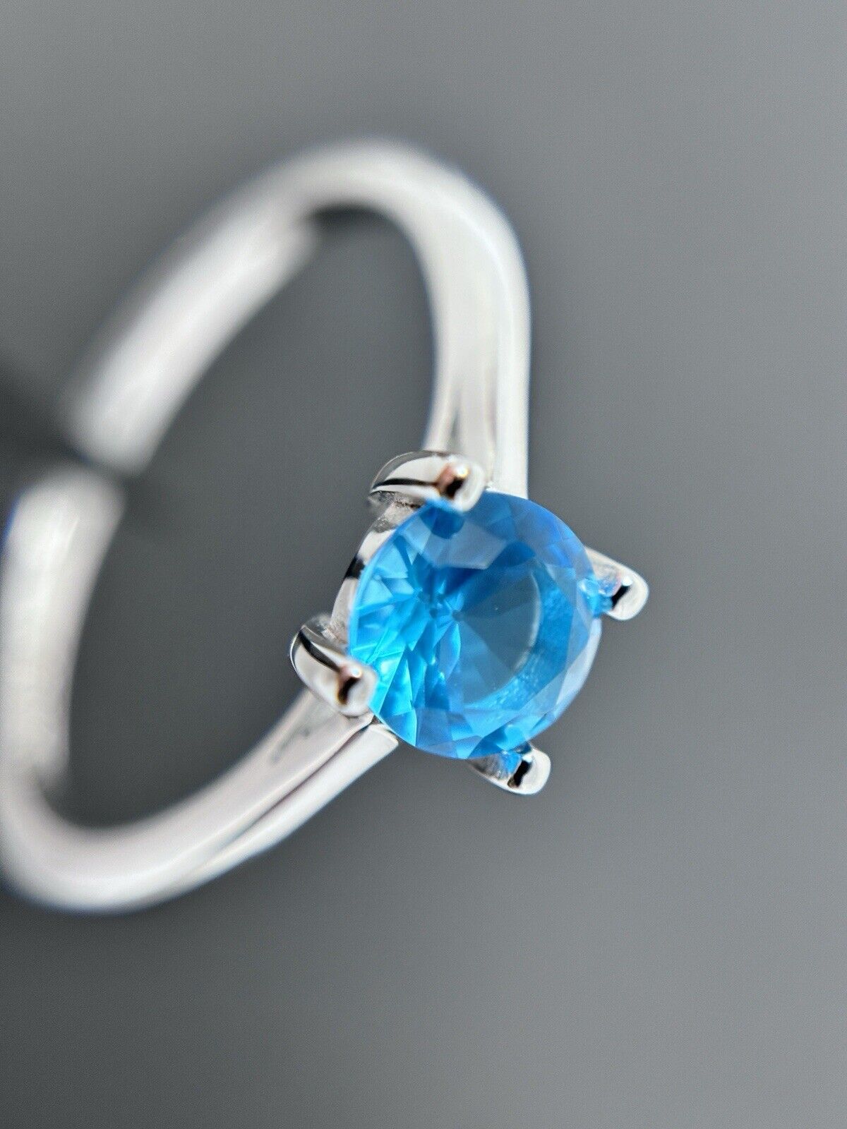 Ring Farbe wie Blautopas Silber 925er Brillantschliff Solitärring