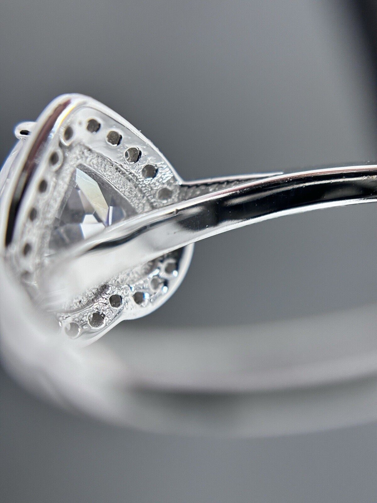 Entourage Ring Herzschliff Silber 925er Steine in der Schiene Halo Kanal