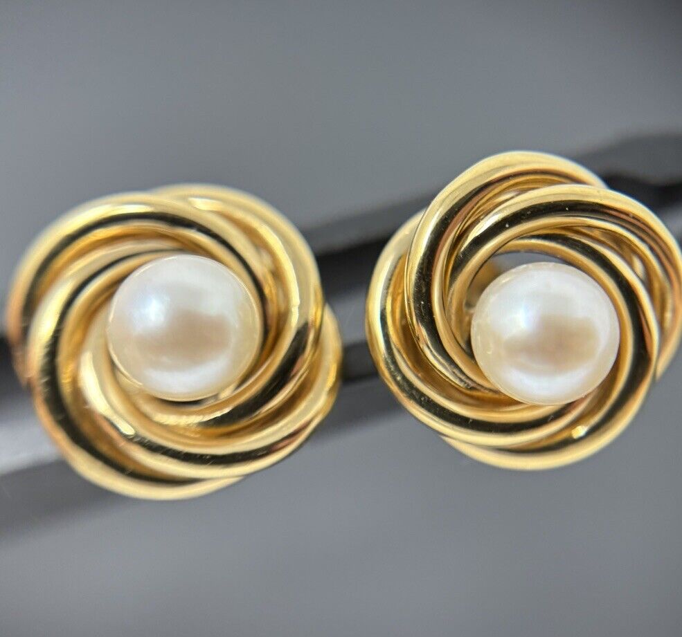 Ohrringe Ohrstecker gezwirbelt Gold 8K/333 schöne weiße Perlen 1,2cm No.U78