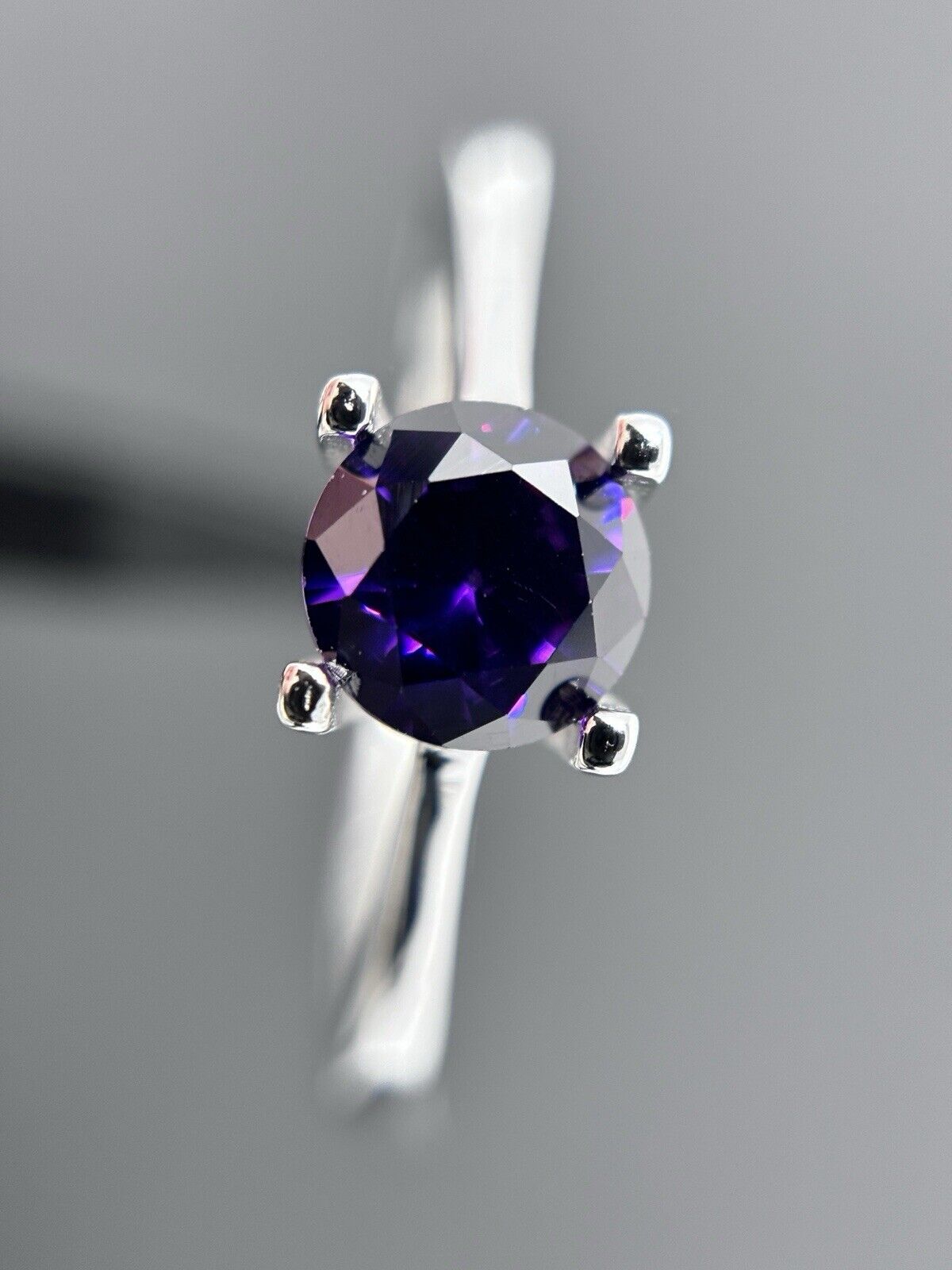 Ring Farbe wie Amethyst Silber 925er Brillantschliff Solitärring
