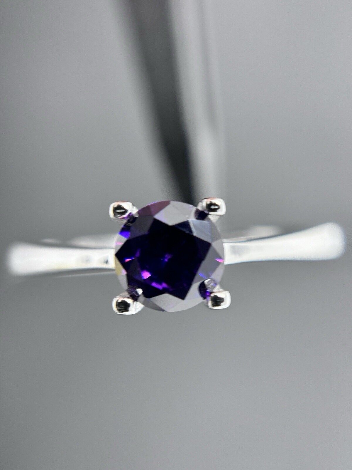 Ring Farbe wie Amethyst Silber 925er Brillantschliff Solitärring