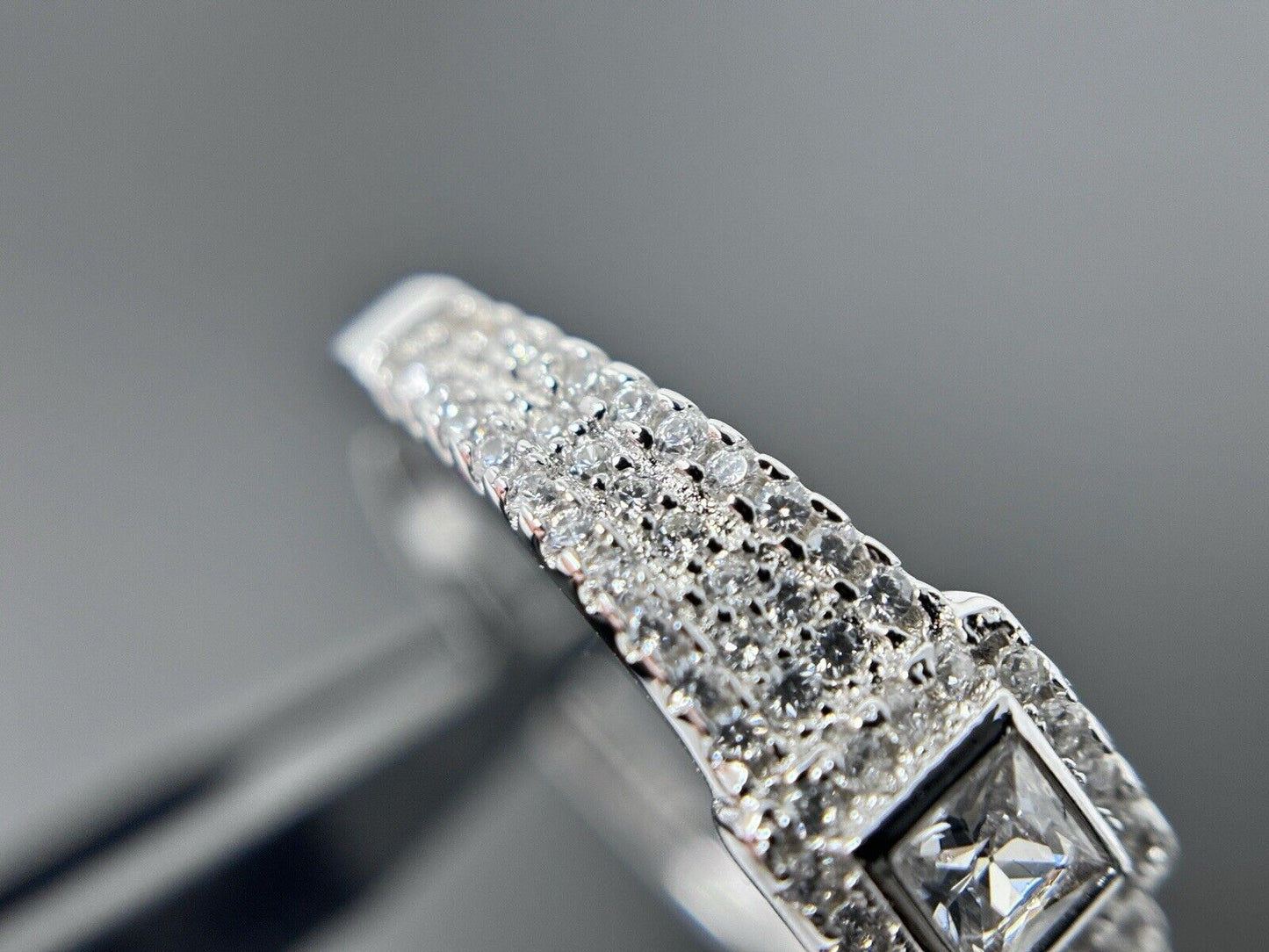 Entourage Ring Princesscut Silber 925er Steine in der Schiene