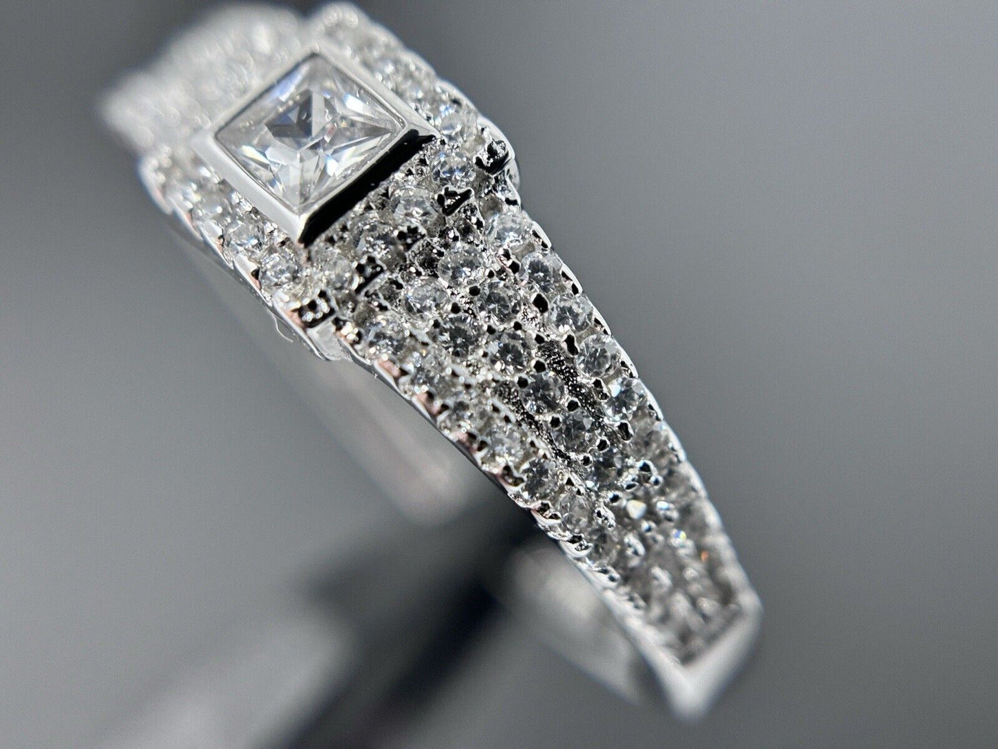 Entourage Ring Princesscut Silber 925er Steine in der Schiene