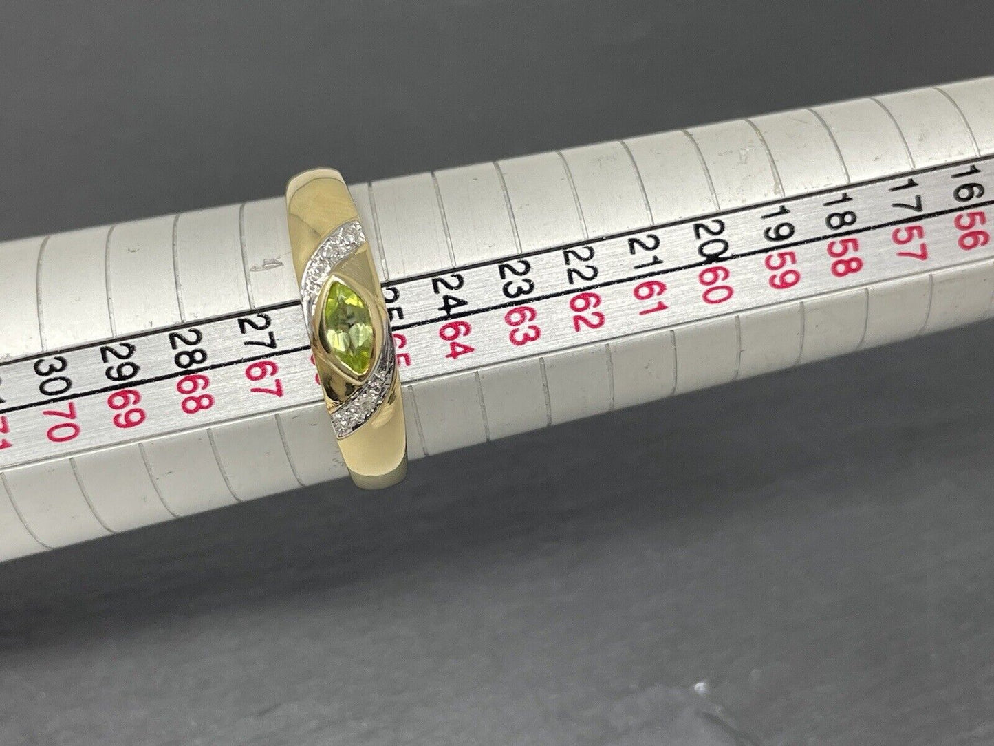 Ring Gelbgold Peridot Marquiseschliff Brillanten 8K/333 Gr.65,5 No.56.2