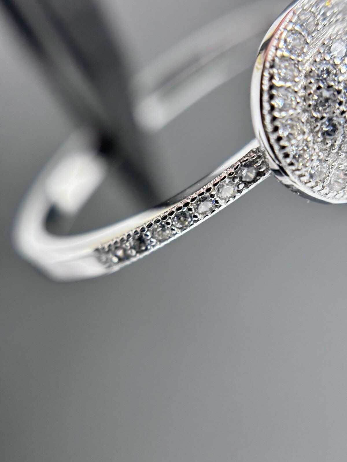 Ring Weiß Brillantschliff Silber 925er Steine auf der Schiene Vintage Look