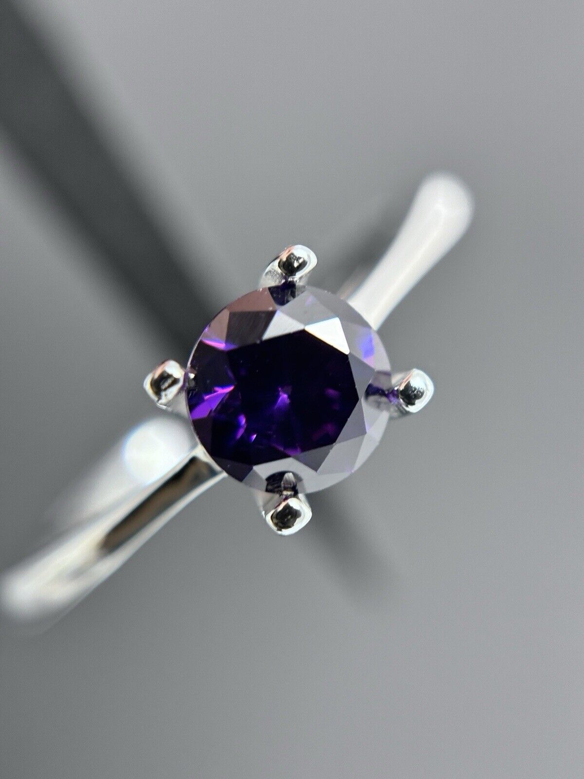 Ring Farbe wie Amethyst Silber 925er Brillantschliff Solitärring