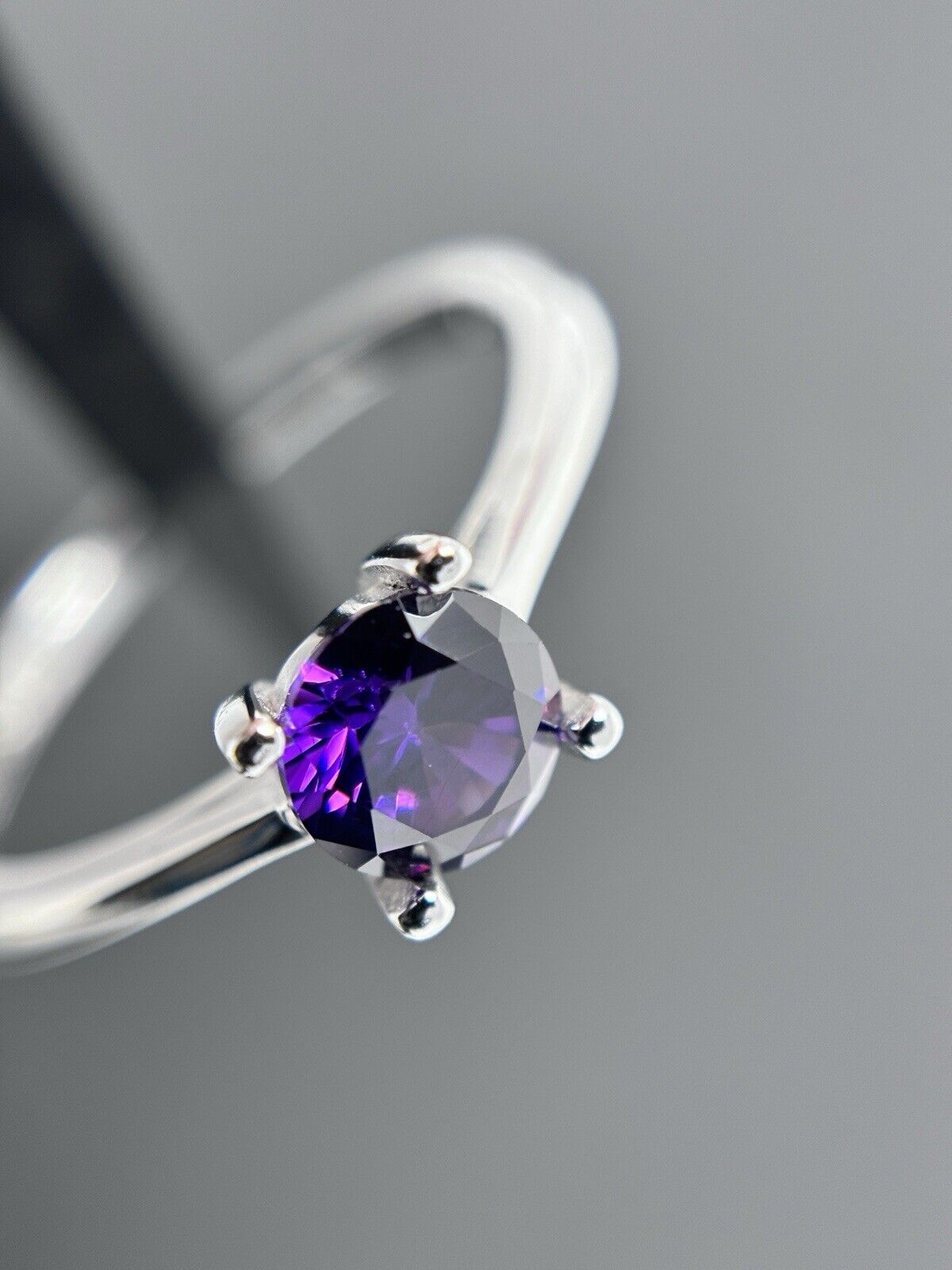 Ring Farbe wie Amethyst Silber 925er Brillantschliff Solitärring