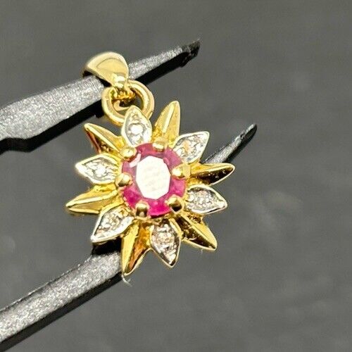 Gold Anhänger 14K/585 Gelbgold Rubin ca. 0,2ct mit Diamanten Stern/Blume No.135