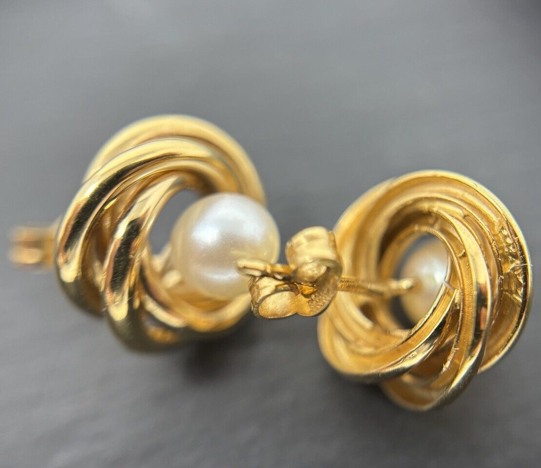 Ohrringe Ohrstecker gezwirbelt Gold 8K/333 schöne weiße Perlen 1,2cm No.U78
