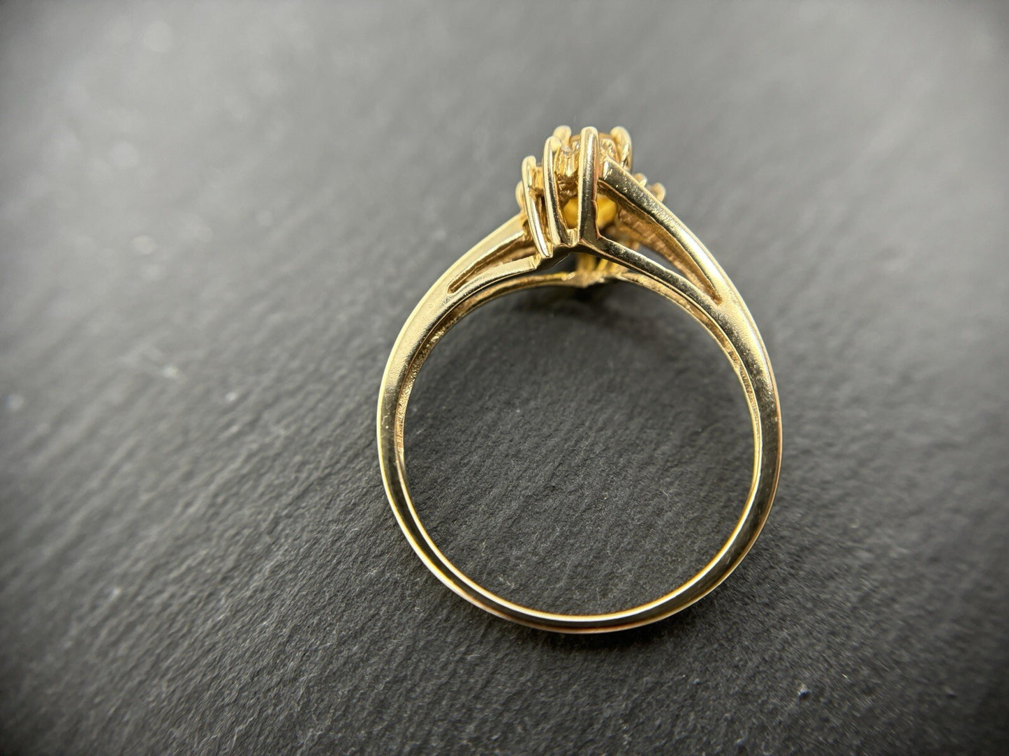 Gelbgold Ring gelber 0,7ct Saphir Brillanten Entourage 14K/585