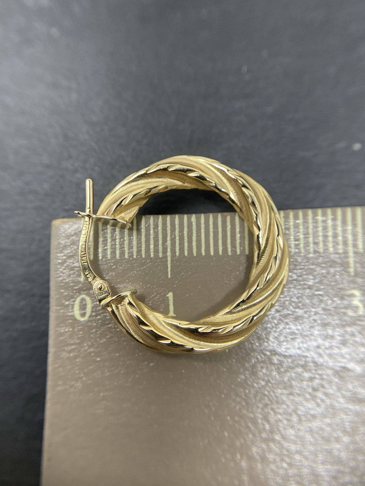 14 Karat Gelbgold Creolen mit gedrehtem Muster | 14K/585