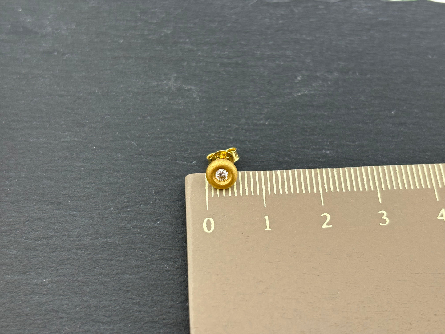 Verkauft ! Goldene Ohrringe Stecker 14K/585 GG mit Diamanten 0,1ct matt rund No.U18