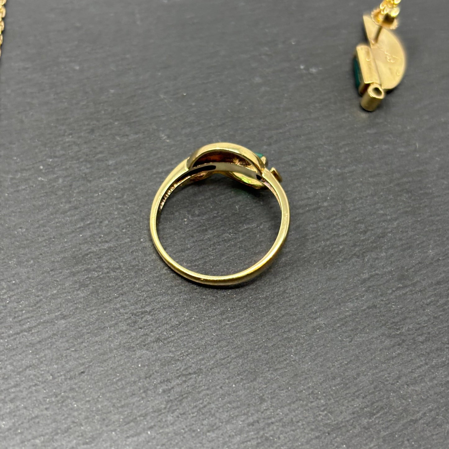 Verkauft! Designer Schmuckset 4 Teilig Grüne Steine/Zirkonia, Collier, Ohrringe und Ring