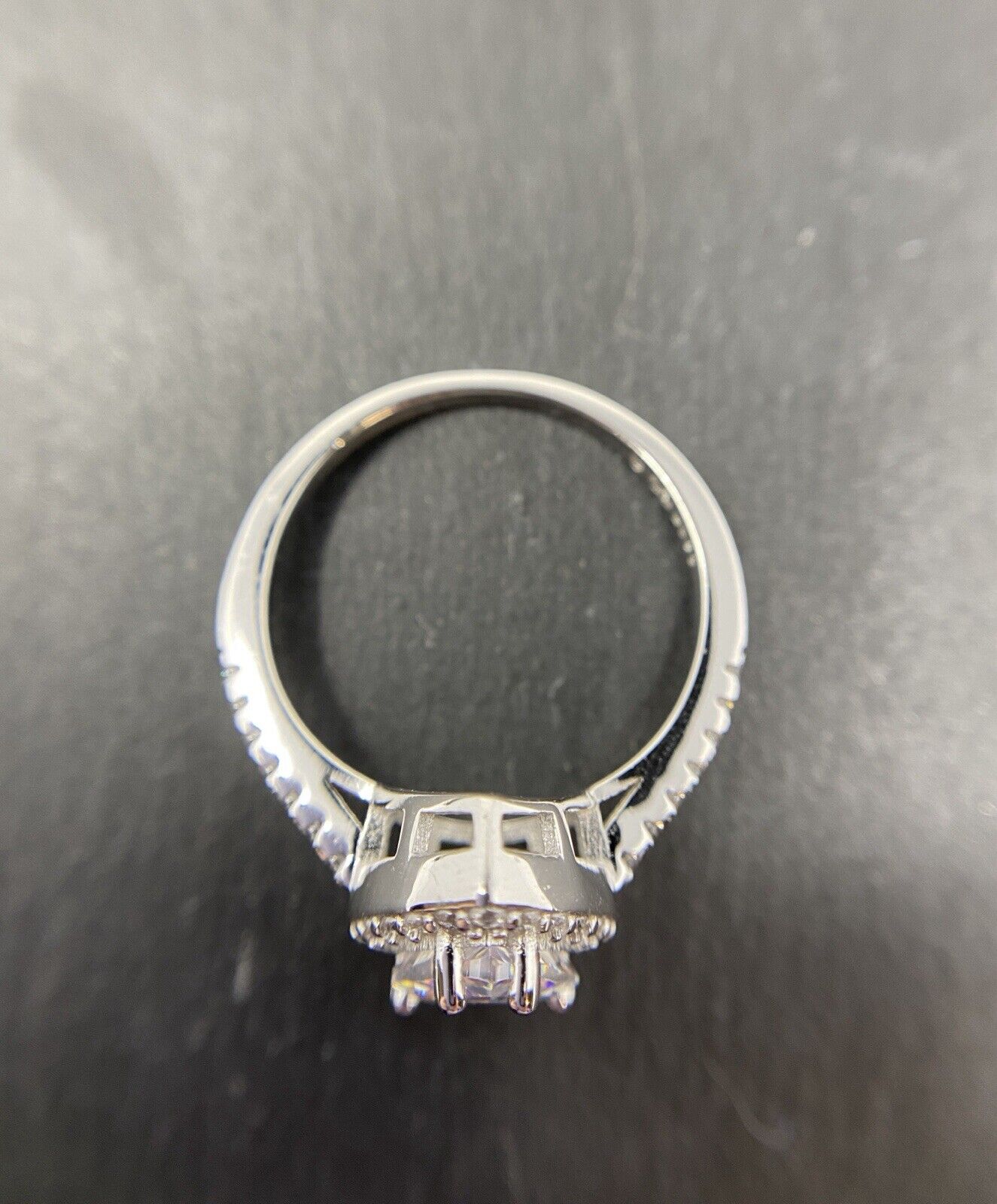 Silberring 925er Solitärring Halo Tropfenschliff Handgefasst