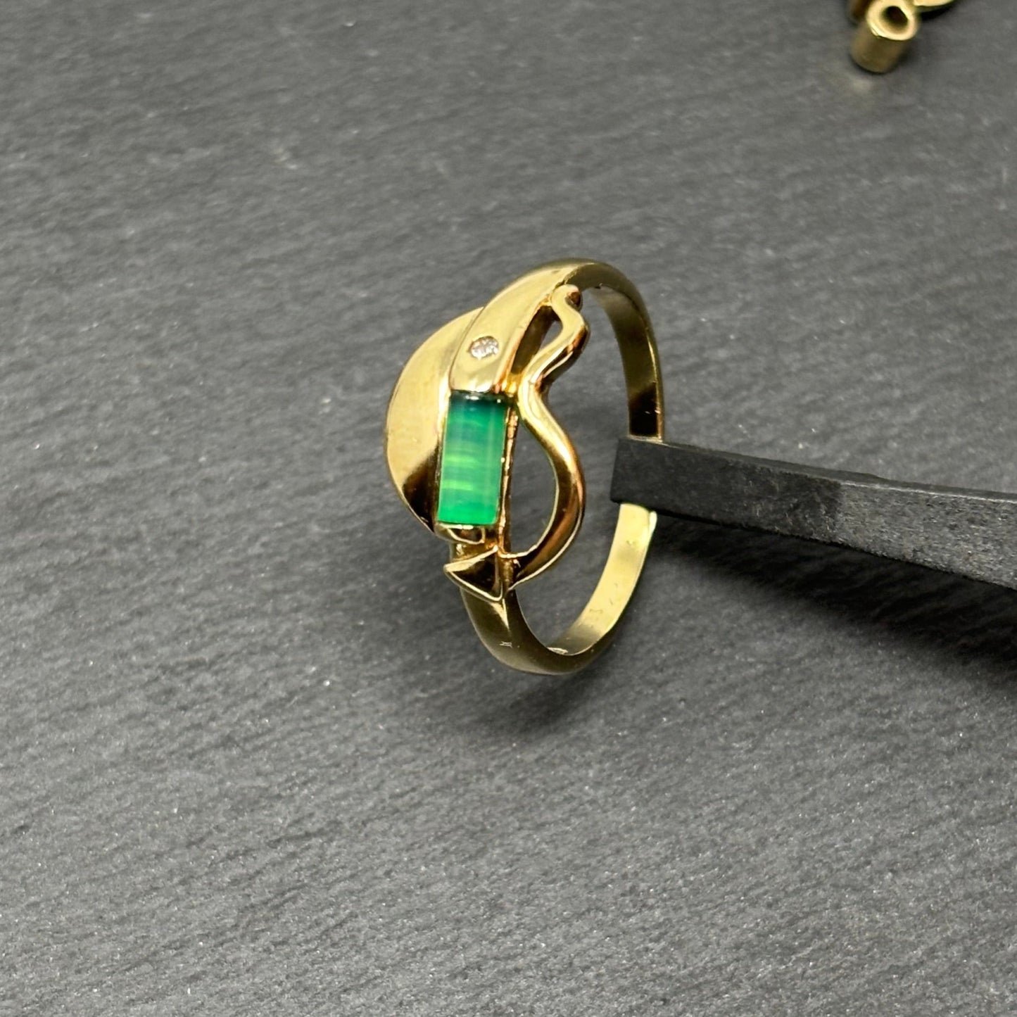 Verkauft! Designer Schmuckset 4 Teilig Grüne Steine/Zirkonia, Collier, Ohrringe und Ring