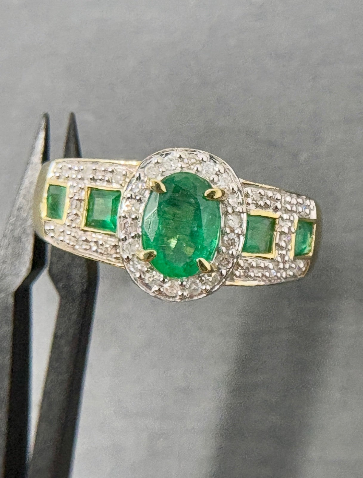 Entouragering Samaragd 18K / 750 Gelbgold 