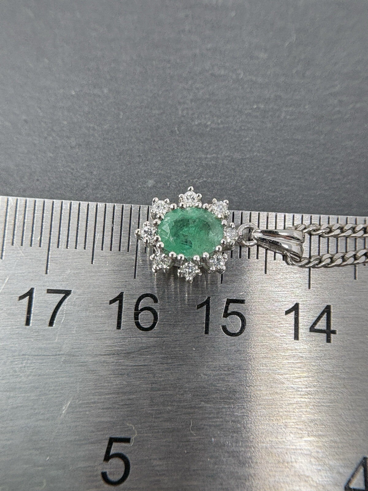 Weißgold Anhänger mit Kette | Brillanten Smaragd 14K/585 Weißgold Entourage