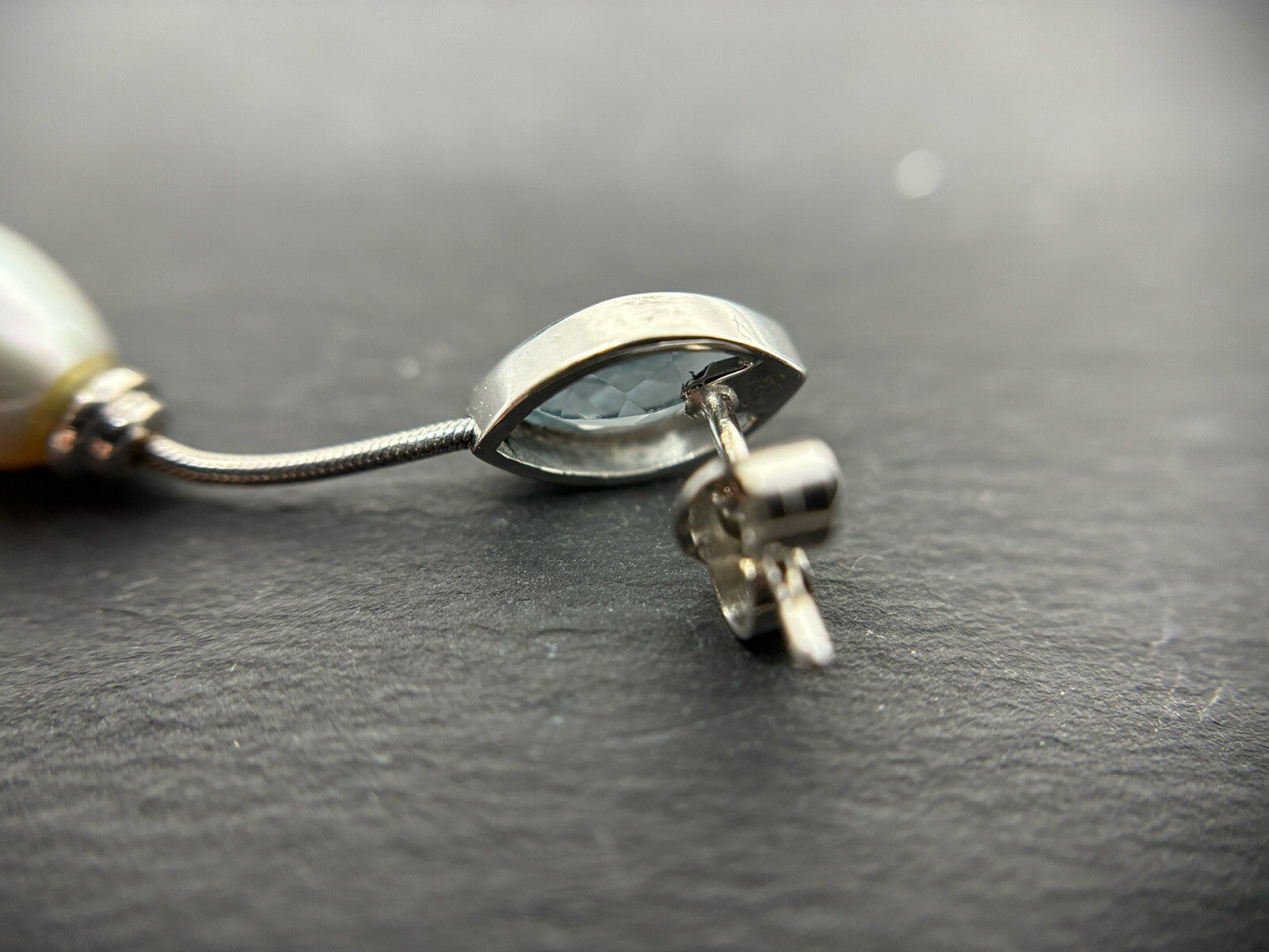 Ohrringe 14Karat Weißgold mit Blautopasen und Perlen 