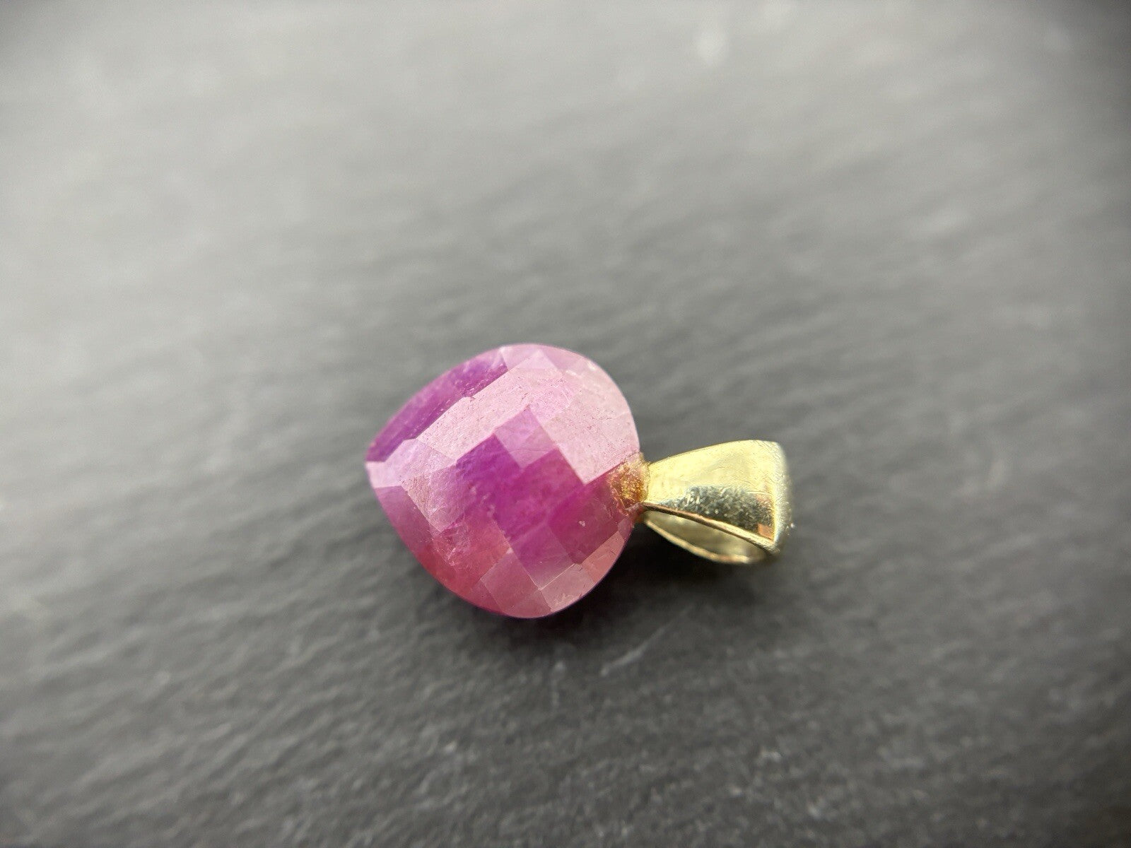 Gold Anhänger 14K/585 Rubin Herzschliff Synthetisch 10mm 