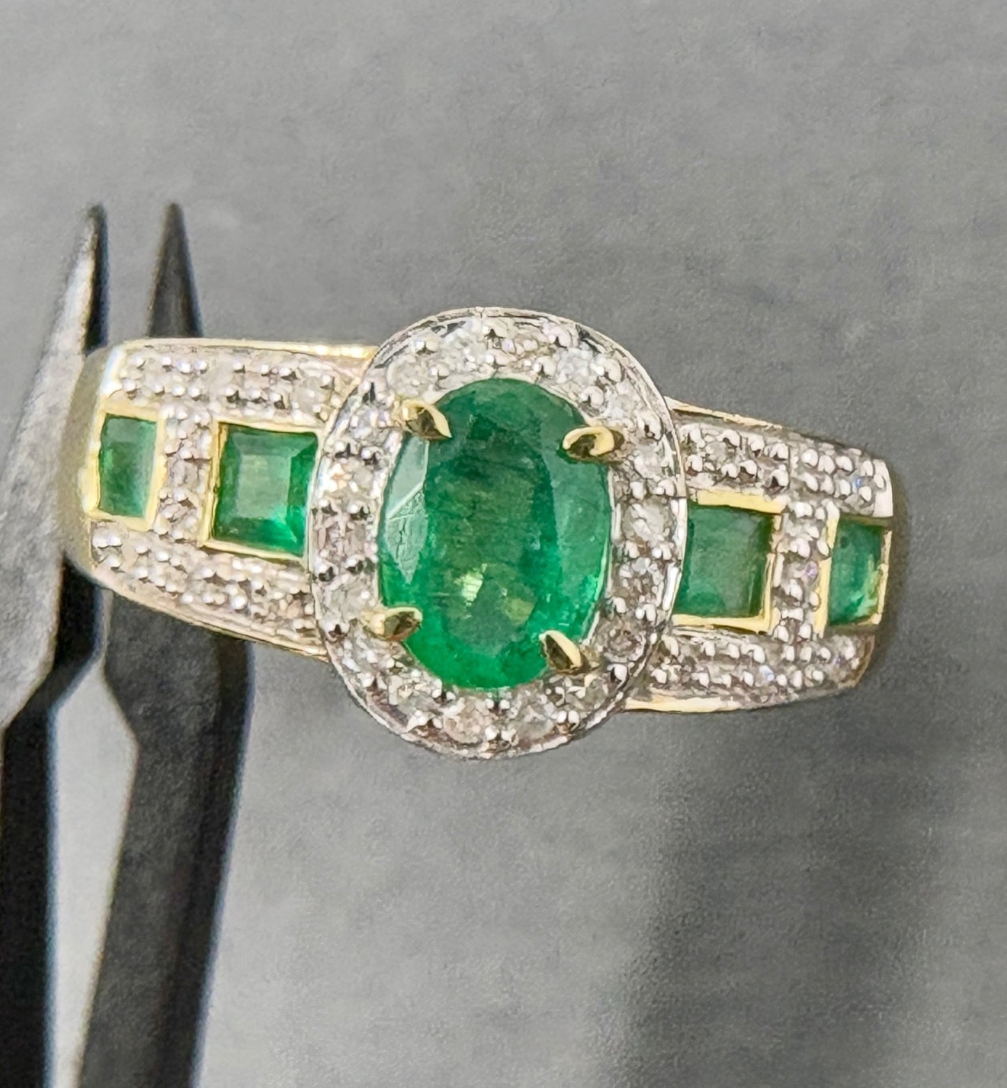 Entouragering Samaragd 18K / 750 Gelbgold 