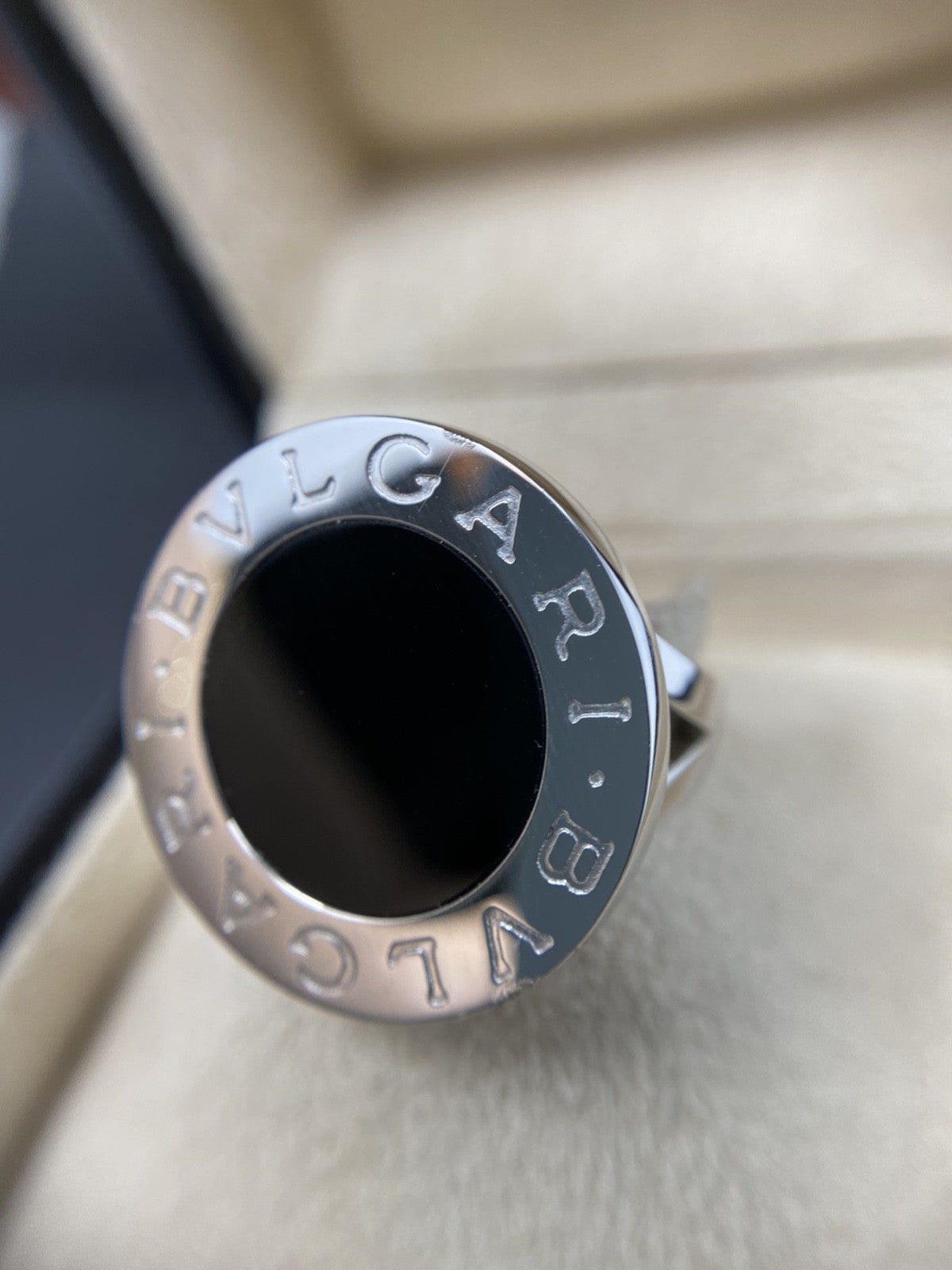 Bvlgari Ring Onyx 750 Weißgold | 18K / 750 Gr. 60