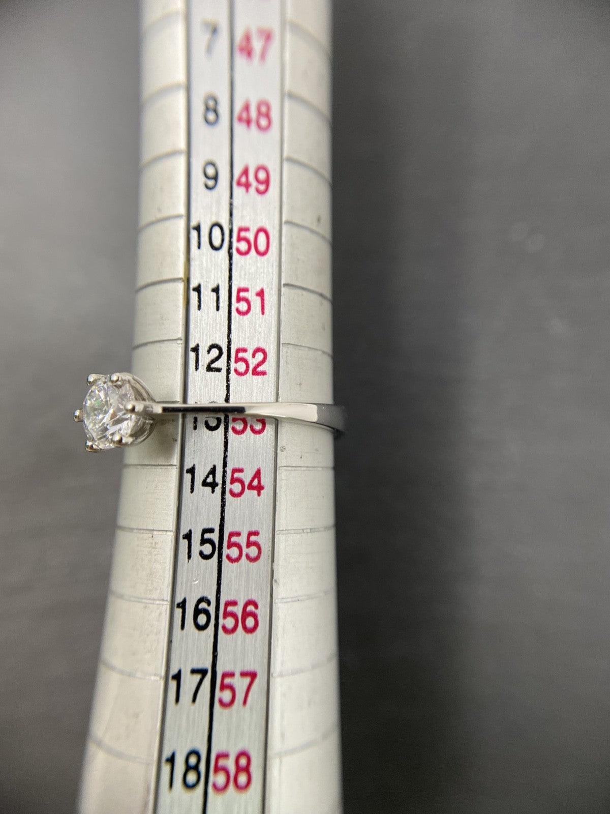 Diamantring aus 600 Platin mit funkelndem 0,5 ct Brillant | Gr. 53