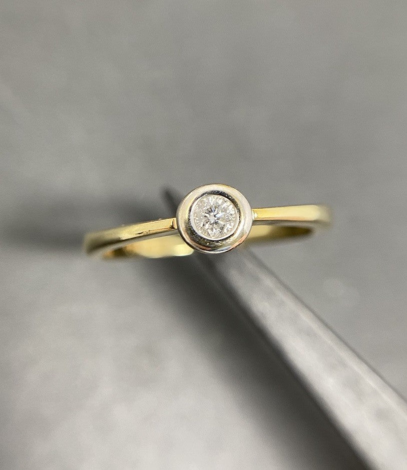 Gelbgold Solitärring 8K/333 Brillant Gr.53