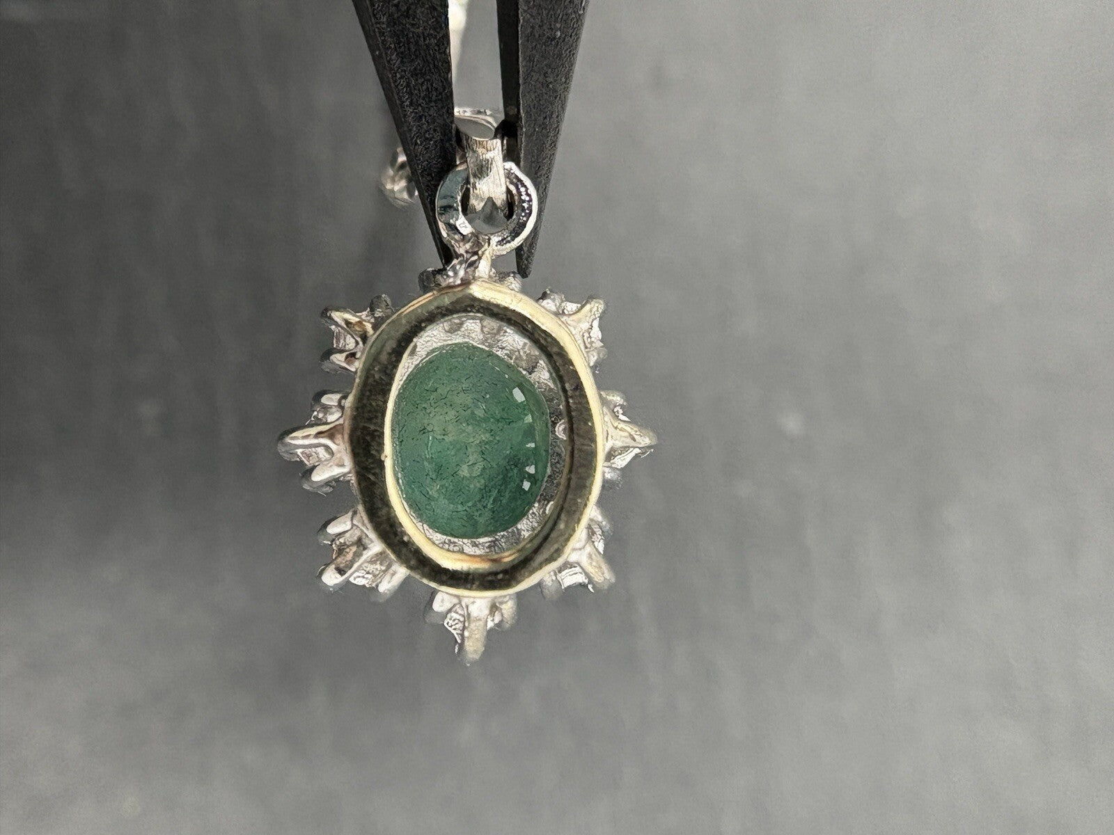 Weißgold Anhänger mit Kette | Brillanten Smaragd 14K/585 Weißgold Entourage