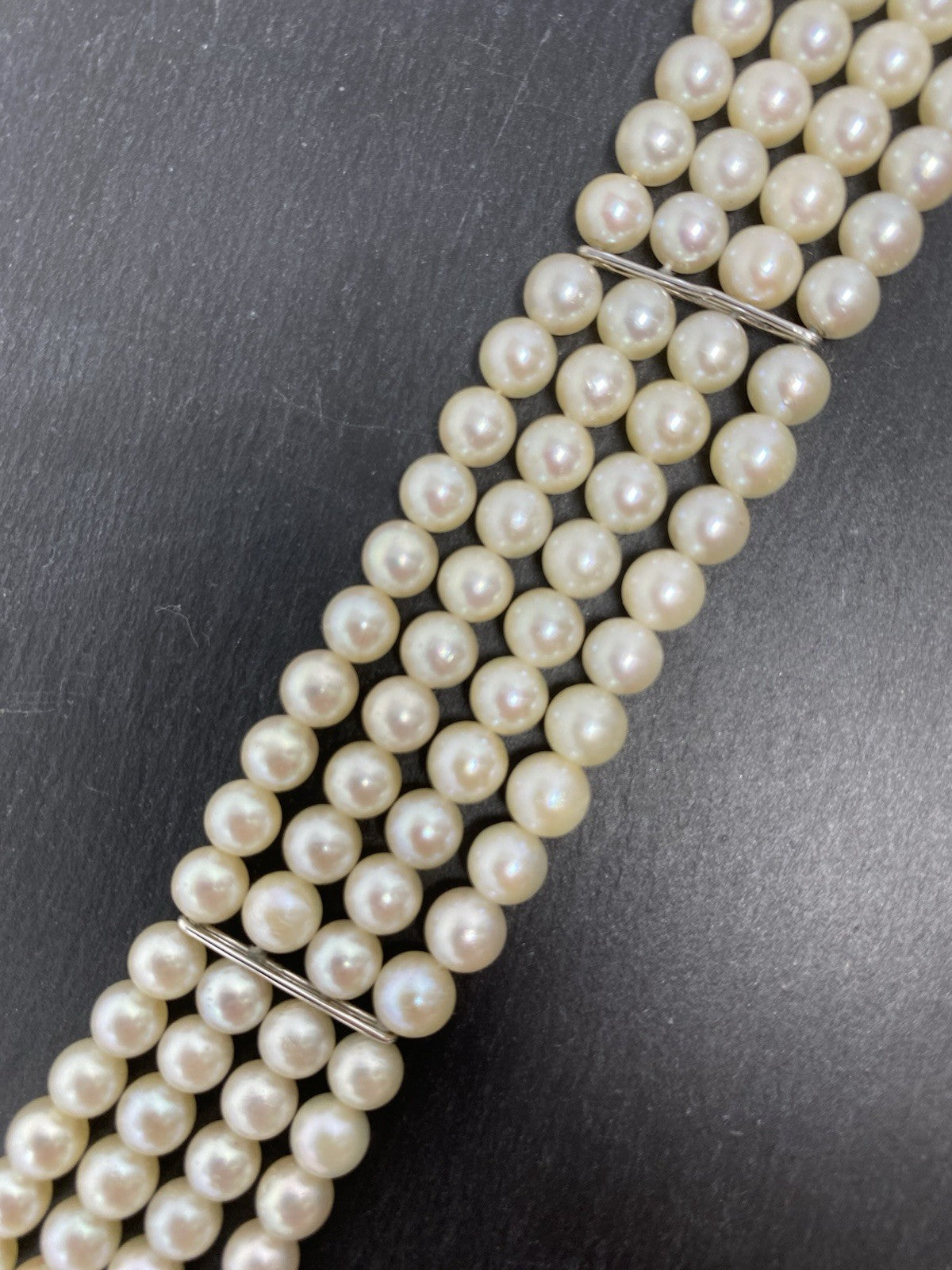 Vierreihiges Perlenarmband | 14K/585 Weißgold Luxus