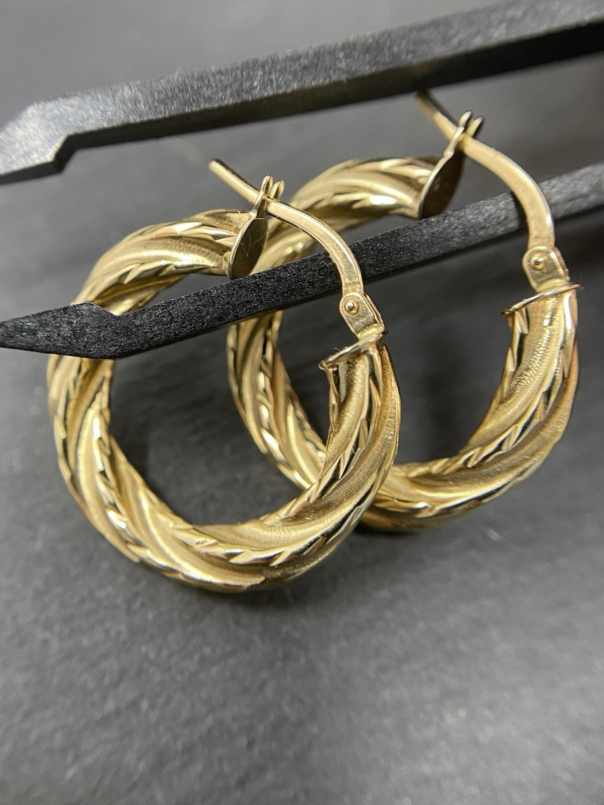 14 Karat Gelbgold Creolen mit gedrehtem Muster | 14K/585