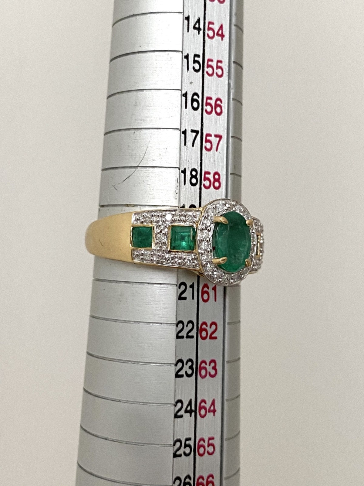 Entouragering Samaragd 18K / 750 Gelbgold 