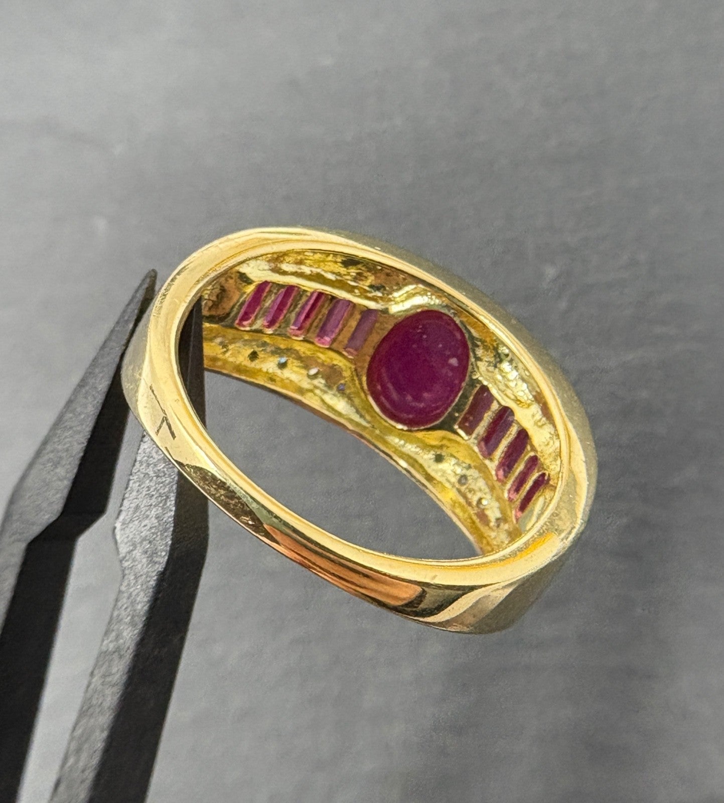 Cabochon Rubin 18K/750 Diamanten Gelbgold