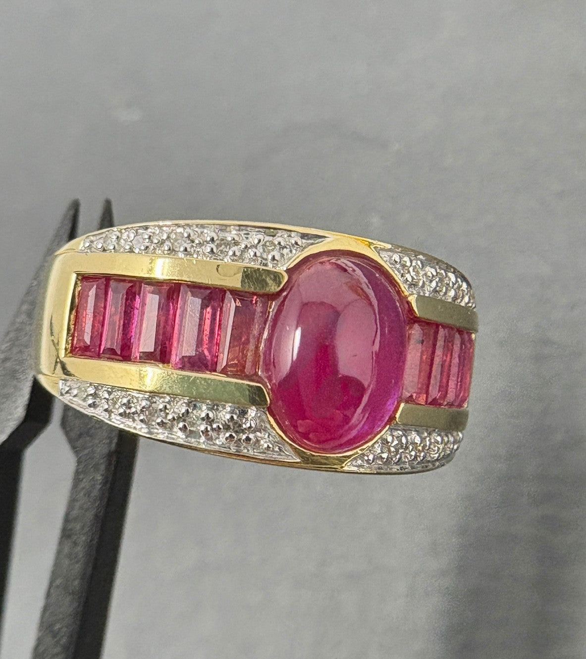 Cabochon Rubin 18K/750 Diamanten Gelbgold