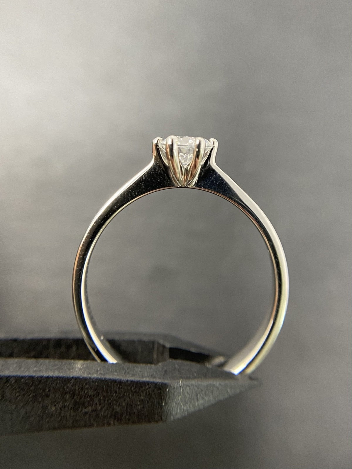 Diamantring aus 600 Platin mit funkelndem 0,5 ct Brillant | Gr. 53