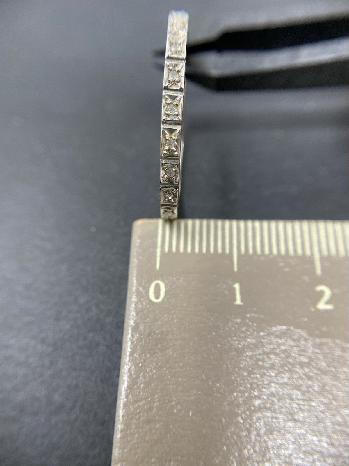 14 Karat Goldring mit Diamantsplittern in Kanalfassung | 14K / 585 Gr. 63