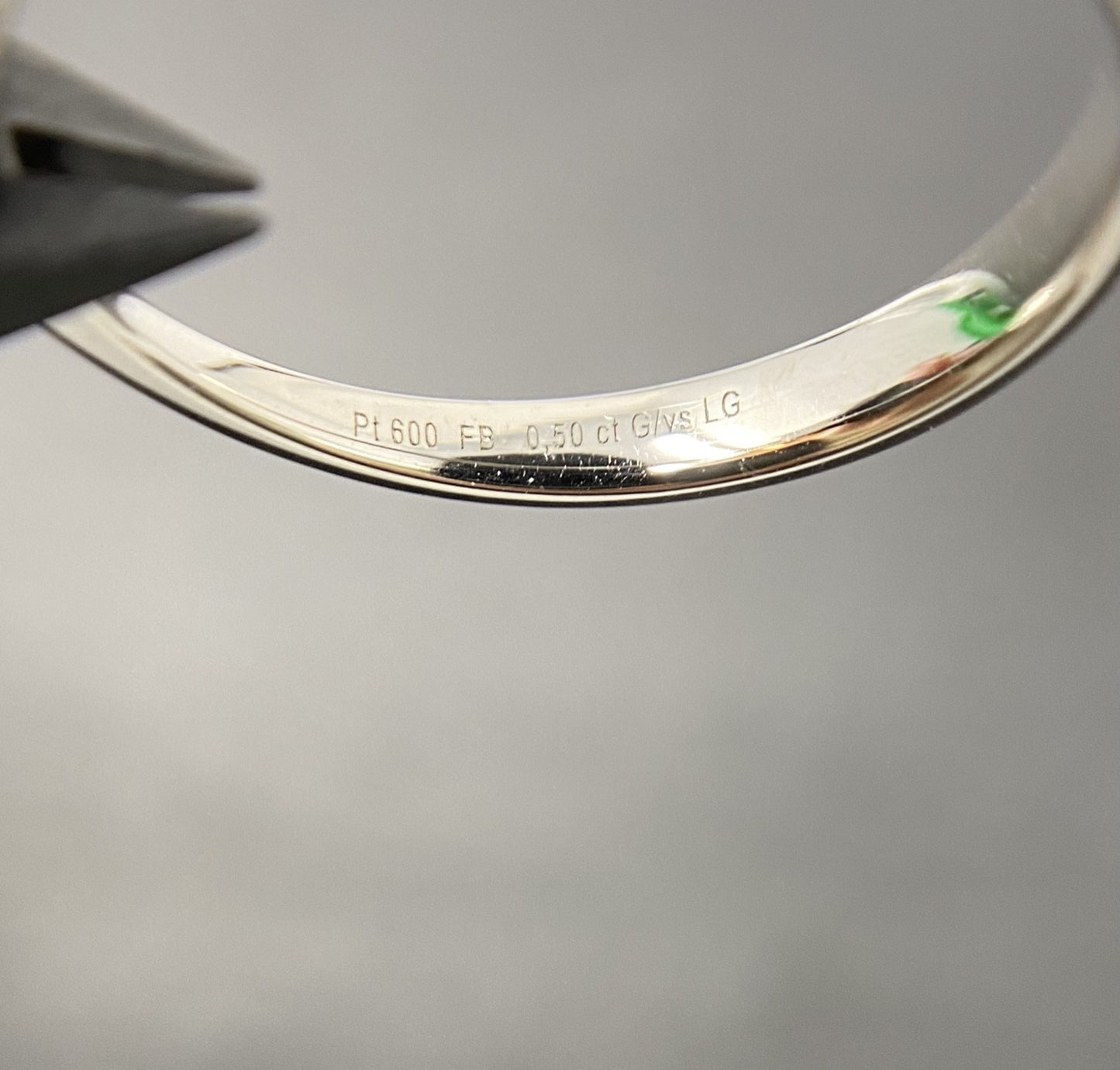 Diamantring aus 600 Platin mit funkelndem 0,5 ct Brillant | Gr. 53