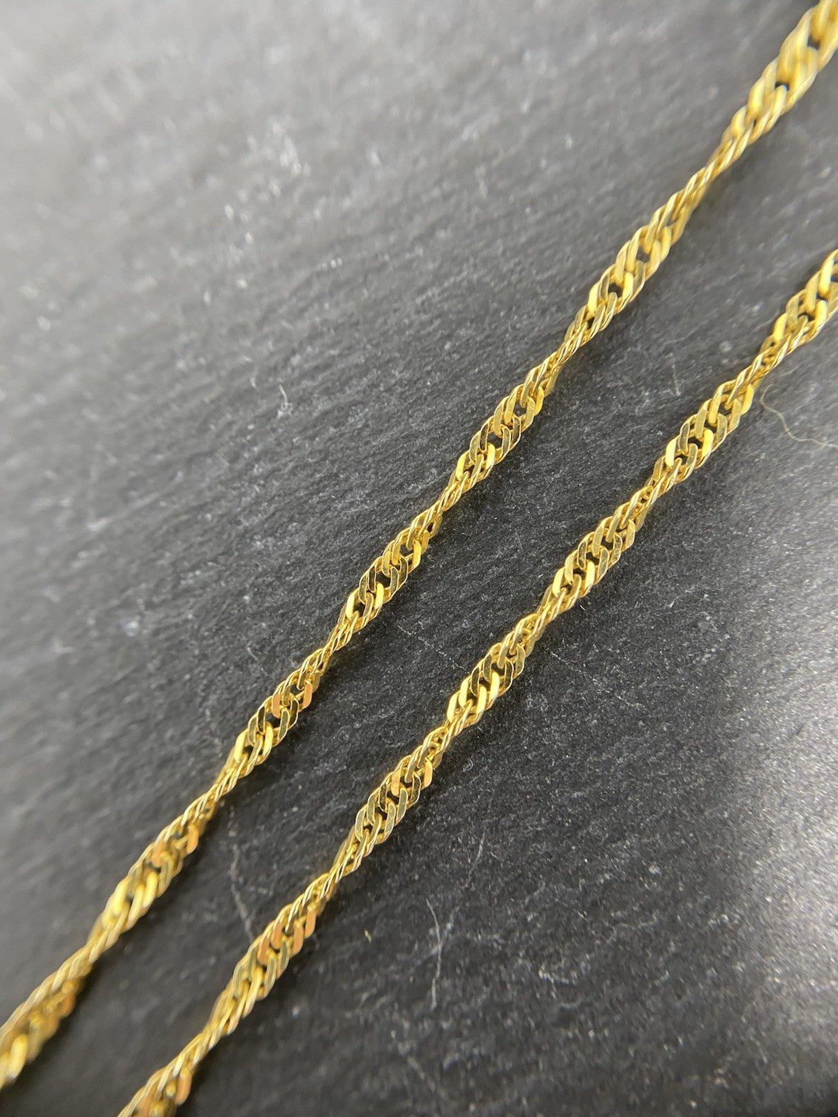 Feingliedrige, gedrehte Goldkette in Zopfmuster Panzerkette 42cm | 14K / 585