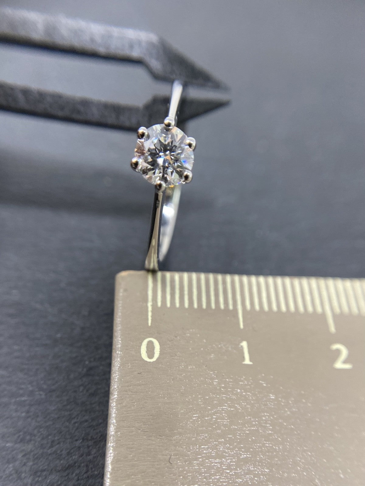 Diamantring aus 600 Platin mit funkelndem 0,5 ct Brillant | Gr. 53