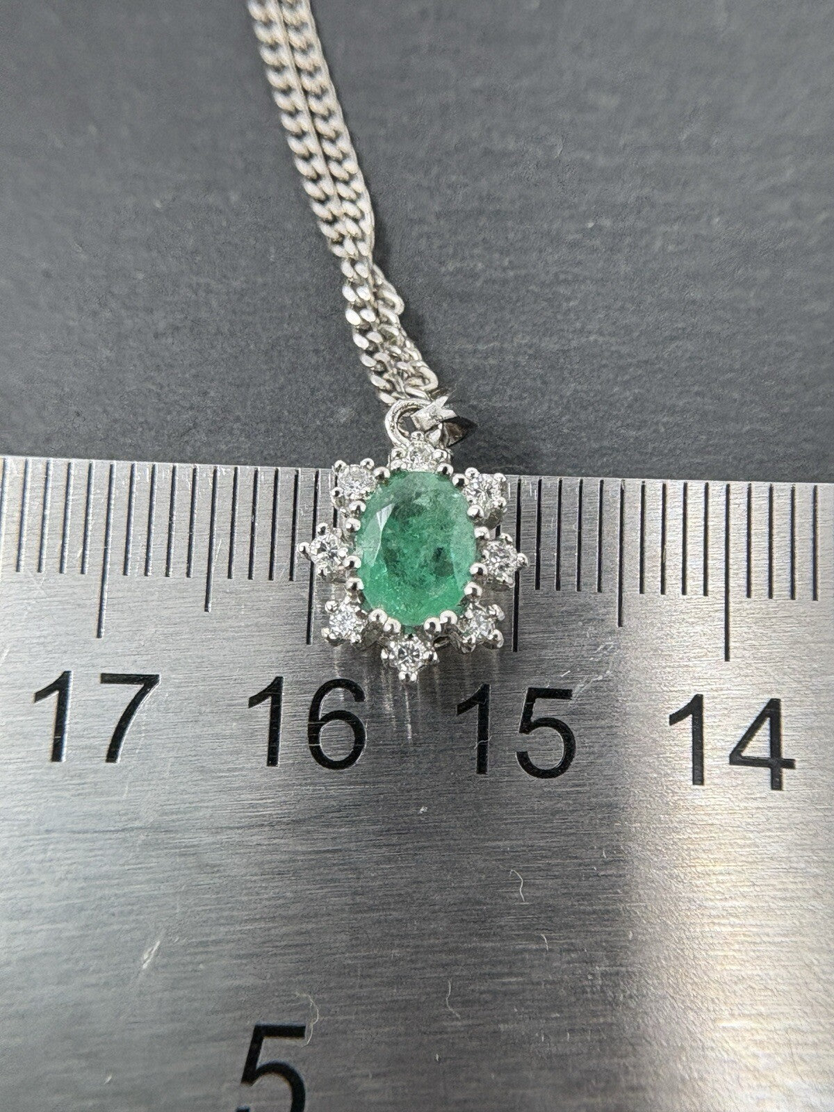 Weißgold Anhänger mit Kette | Brillanten Smaragd 14K/585 Weißgold Entourage