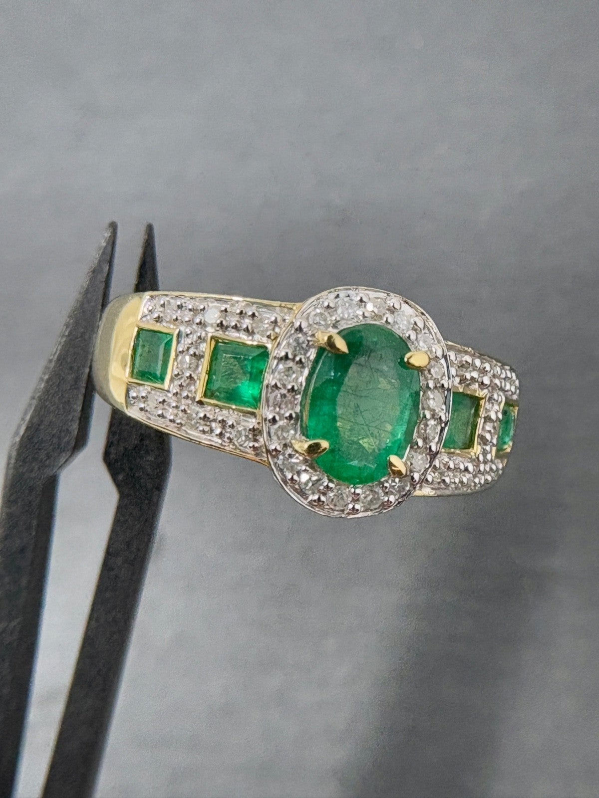 Entouragering Samaragd 18K / 750 Gelbgold 