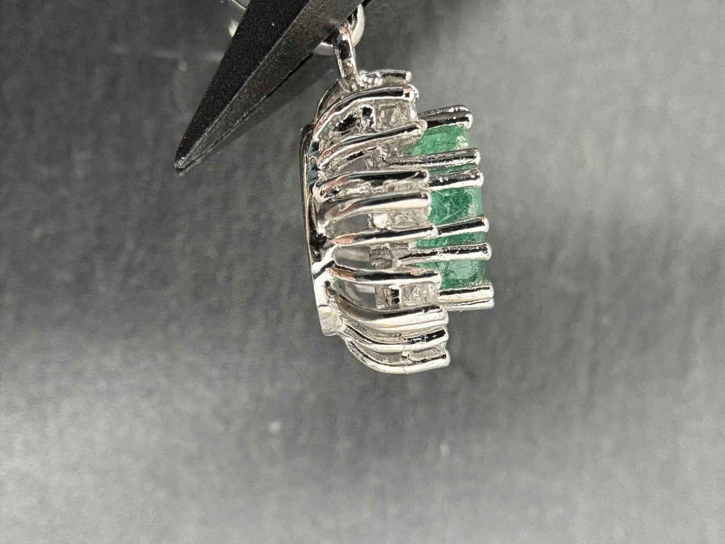 Weißgold Anhänger mit Kette | Brillanten Smaragd 14K/585 Weißgold Entourage