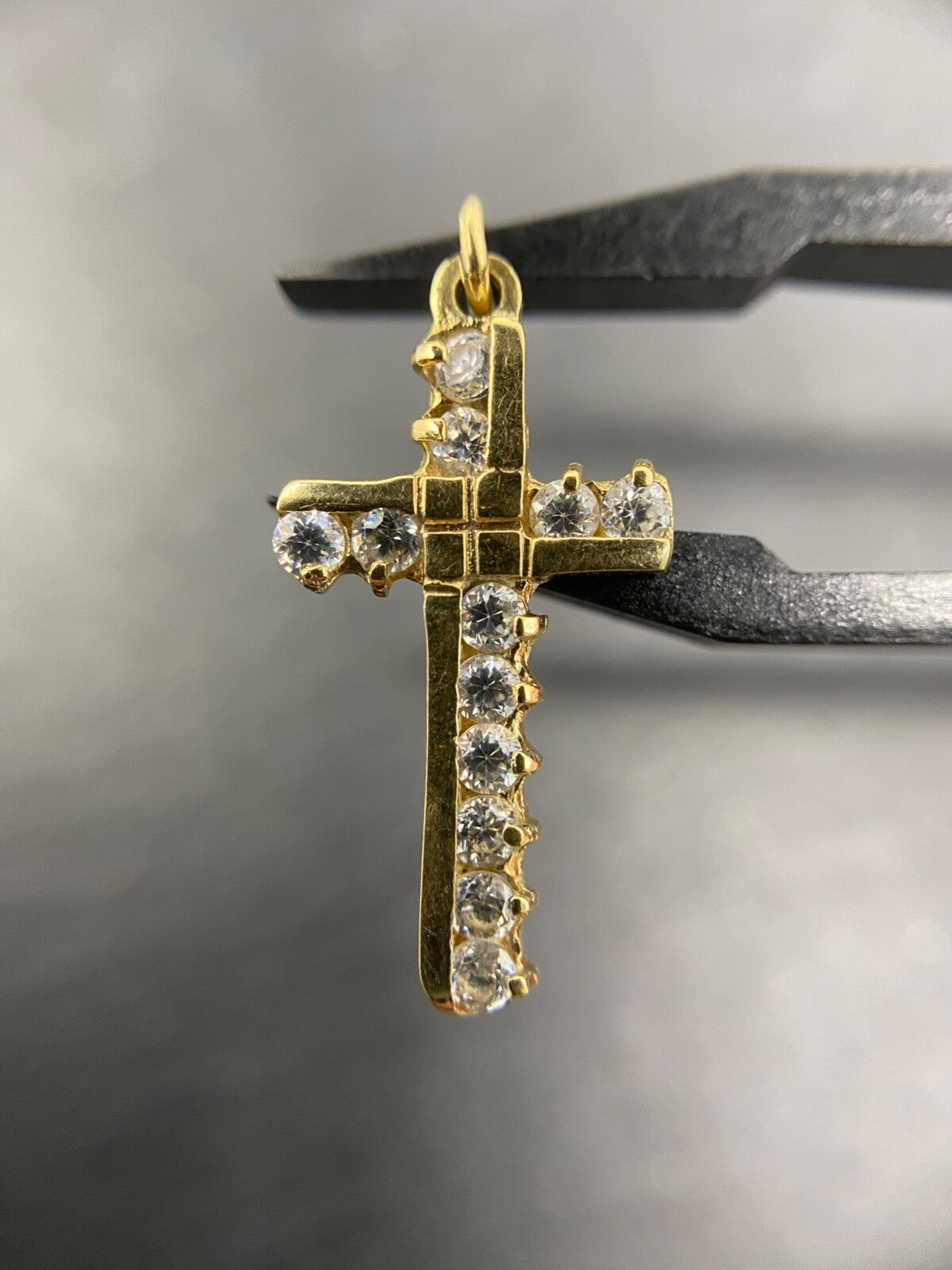 Gold Anhänger Kreuz | 14K/585 Gelbgold mit Zirkoniasteine im Brillantenschliff
