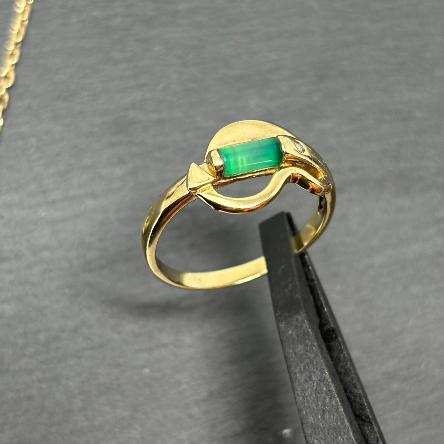 Verkauft! Designer Schmuckset 4 Teilig Grüne Steine/Zirkonia, Collier, Ohrringe und Ring