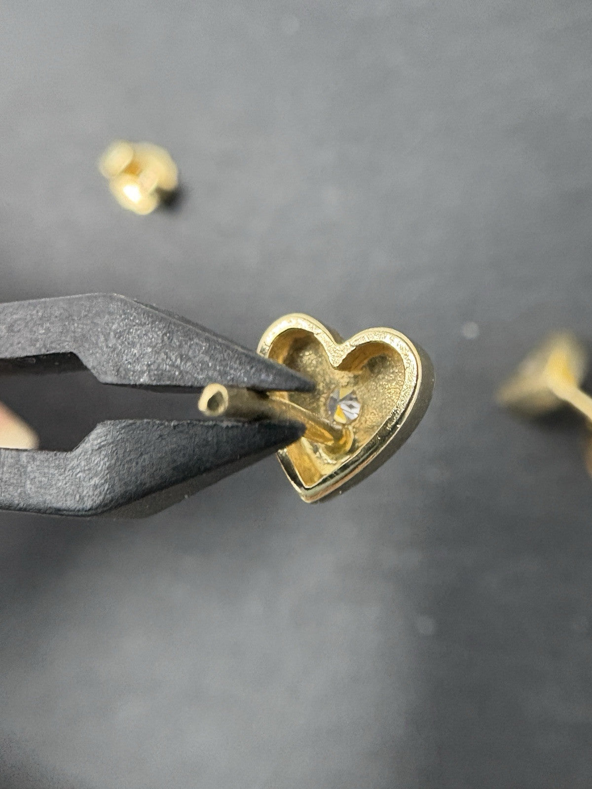 Ohrstecker Gelbgold Herzförmig | Steinchen Brillantenschliff 14K/585